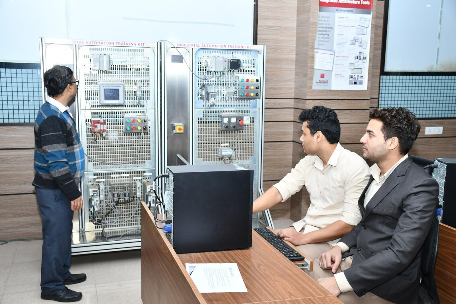 ITS Rockwell Automation Lab 1  with students